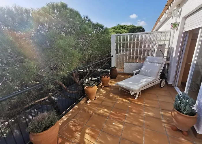 Elegante A Pres De La Plage, Climatisee Avec Terrasse Et Proche Des Boutiques Et Restaurants - Es-209-35 Дом отдыха *