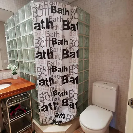 Elegante A Pres De La Plage, Climatisee Avec Terrasse Et Proche Des Boutiques Et Restaurants - Es-209-35 بيت للعطل *